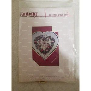 Janlynn Needlepoint Kit Christmas Heart  Wreath With Mice.